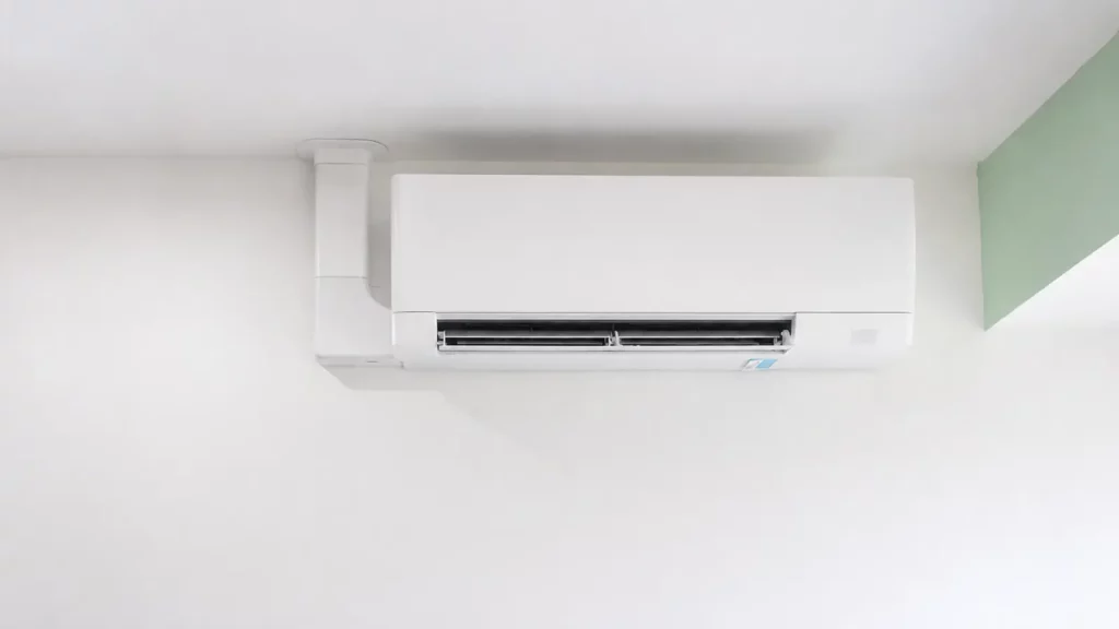 Unité intérieure de climatisation avec goulotte intégrée